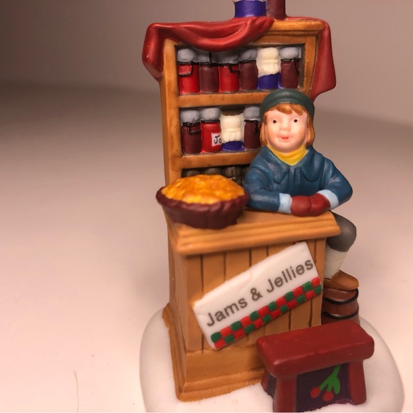 Department 56 Dickens Village – Figurines (lot of 12)  - $60 - Picture 15 of 16